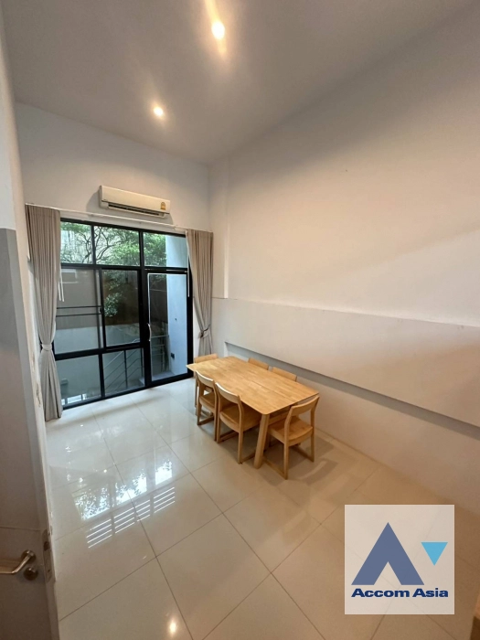  1  3 br House for rent and sale in Sathorn ,Bangkok BTS Chong Nonsi AA43443