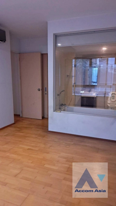 unit 2 Bedrooms  Condominium For Sale in Sukhumvit, Bangkok  near BTS Ekkamai (AA43448)