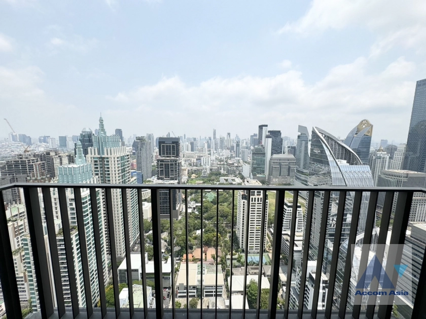 11  2 br Condominium For Sale in Ploenchit ,Bangkok BTS Chitlom at 28 Chidlom AA43451