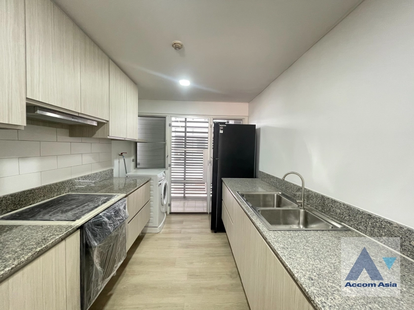 unit 3 Bedrooms  Apartment For Rent in Sukhumvit, Bangkok  near BTS Thong Lo (AA43452)