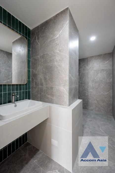 16  3 br Condominium For Sale in Sukhumvit ,Bangkok BTS Asok - MRT Sukhumvit at Prestige Tower AA43454