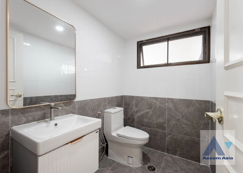 20  3 br Condominium For Sale in Sukhumvit ,Bangkok BTS Asok - MRT Sukhumvit at Prestige Tower AA43454