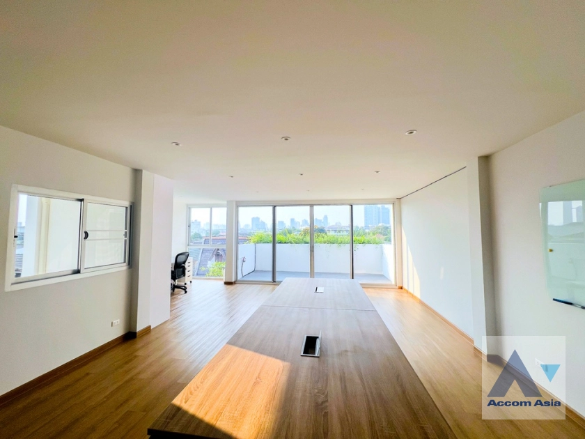 2  4 br House for rent and sale in Sukhumvit ,Bangkok BTS Bang Chak AA43455