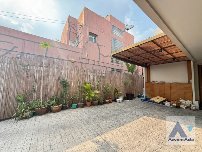 37  5 br House for rent and sale in Sukhumvit ,Bangkok BTS Phra khanong AA43456