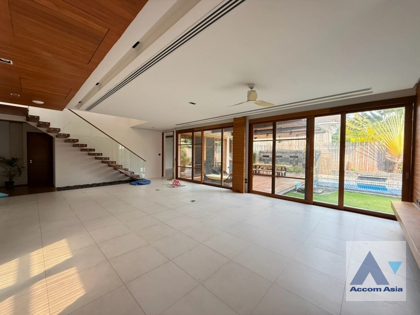  1  5 br House for rent and sale in Sukhumvit ,Bangkok BTS Phra khanong AA43456