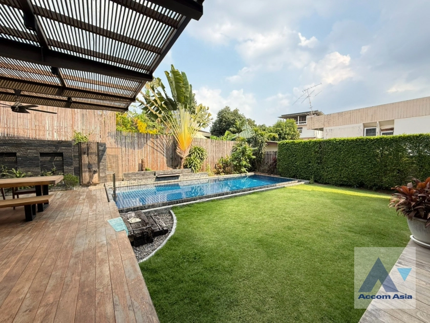 5  5 br House for rent and sale in Sukhumvit ,Bangkok BTS Phra khanong AA43456