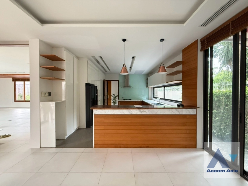 8  5 br House for rent and sale in Sukhumvit ,Bangkok BTS Phra khanong AA43456