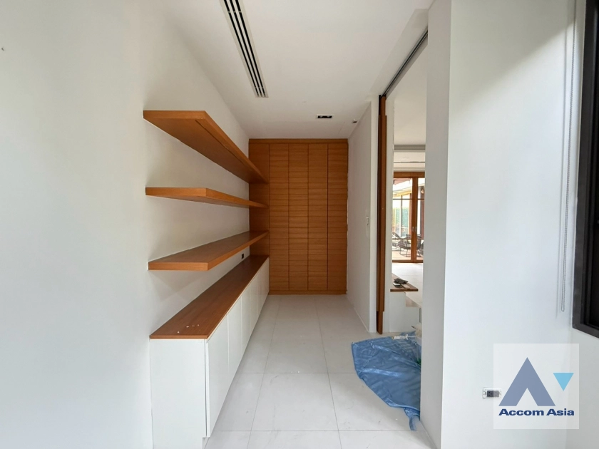 13  5 br House for rent and sale in Sukhumvit ,Bangkok BTS Phra khanong AA43456