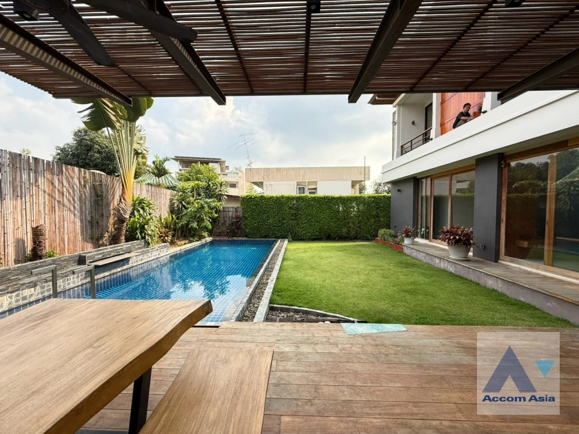 4  5 br House for rent and sale in Sukhumvit ,Bangkok BTS Phra khanong AA43456