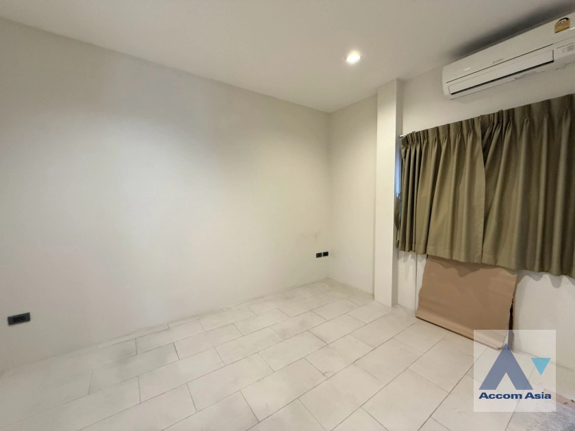 12  5 br House for rent and sale in Sukhumvit ,Bangkok BTS Phra khanong AA43456