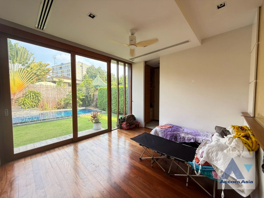 23  5 br House for rent and sale in Sukhumvit ,Bangkok BTS Phra khanong AA43456