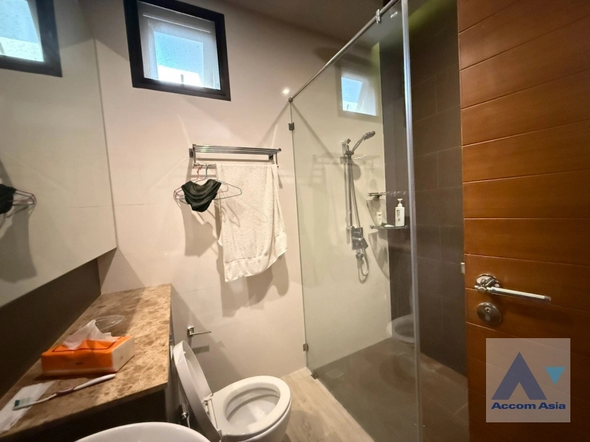 35  5 br House for rent and sale in Sukhumvit ,Bangkok BTS Phra khanong AA43456