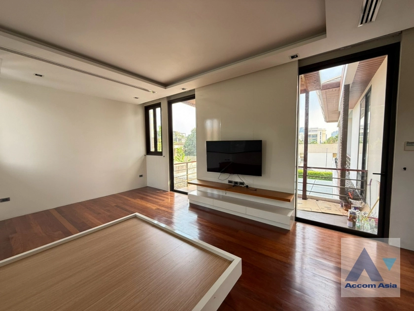 17  5 br House for rent and sale in Sukhumvit ,Bangkok BTS Phra khanong AA43456