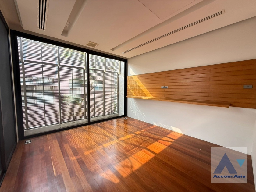 22  5 br House for rent and sale in Sukhumvit ,Bangkok BTS Phra khanong AA43456