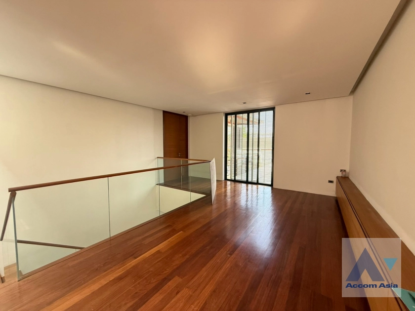 15  5 br House for rent and sale in Sukhumvit ,Bangkok BTS Phra khanong AA43456