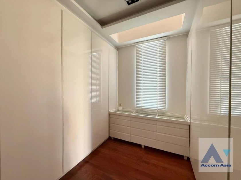 26  5 br House for rent and sale in Sukhumvit ,Bangkok BTS Phra khanong AA43456