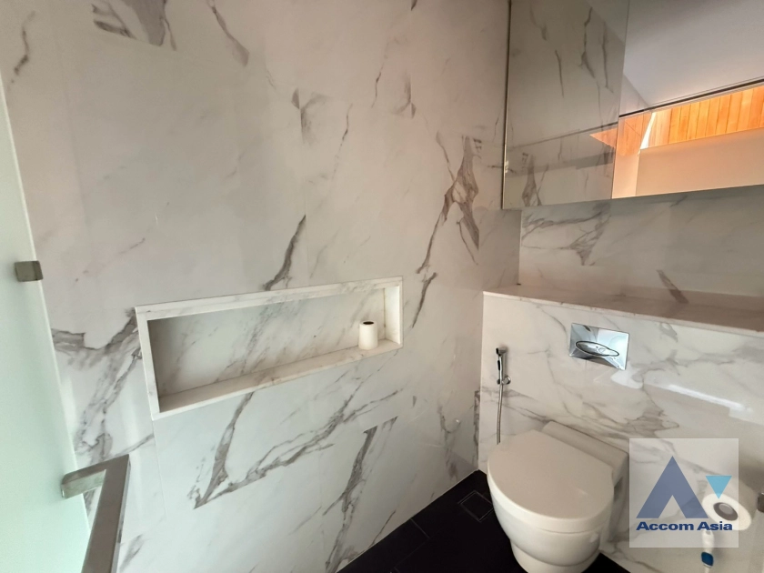 32  5 br House for rent and sale in Sukhumvit ,Bangkok BTS Phra khanong AA43456