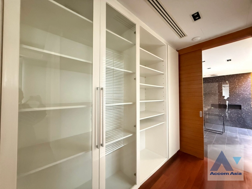 25  5 br House for rent and sale in Sukhumvit ,Bangkok BTS Phra khanong AA43456