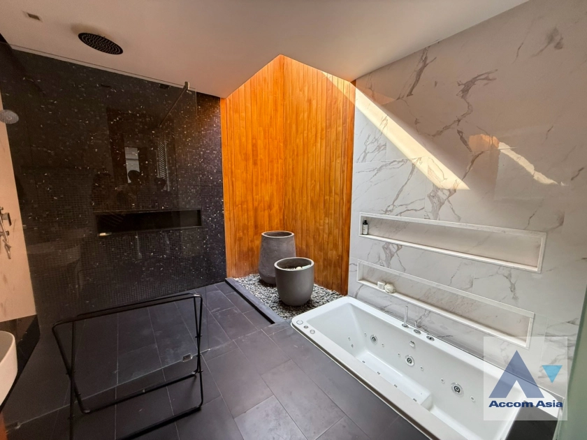 27  5 br House for rent and sale in Sukhumvit ,Bangkok BTS Phra khanong AA43456