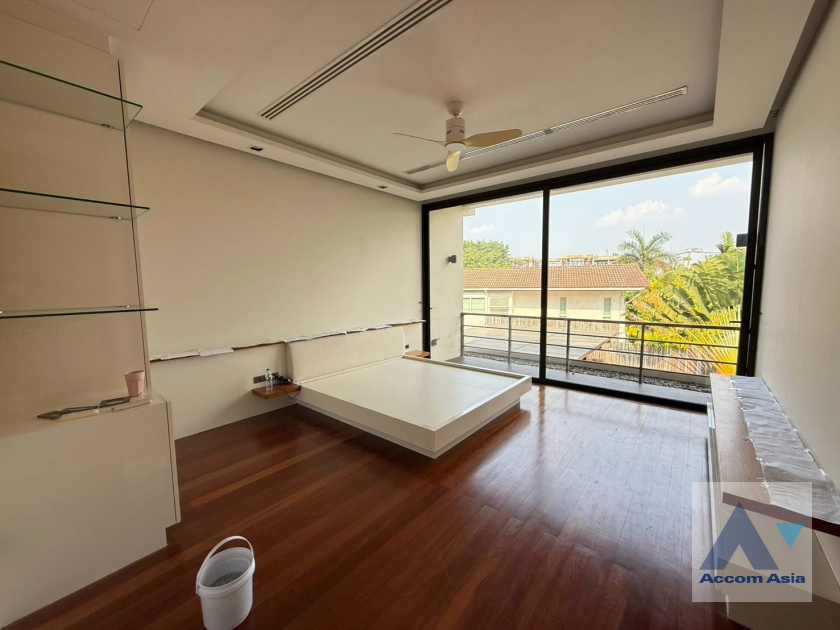 18  5 br House for rent and sale in Sukhumvit ,Bangkok BTS Phra khanong AA43456