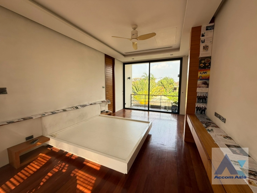 20  5 br House for rent and sale in Sukhumvit ,Bangkok BTS Phra khanong AA43456