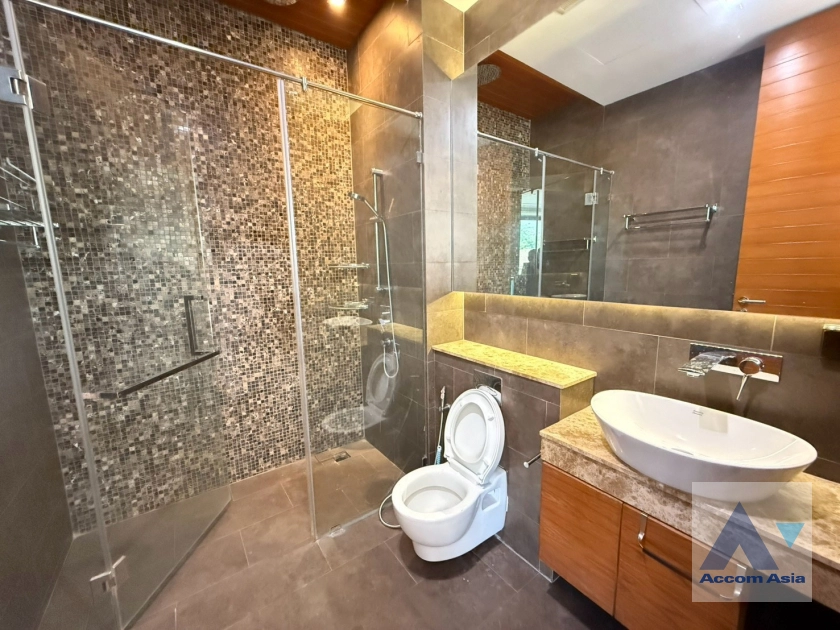 28  5 br House for rent and sale in Sukhumvit ,Bangkok BTS Phra khanong AA43456