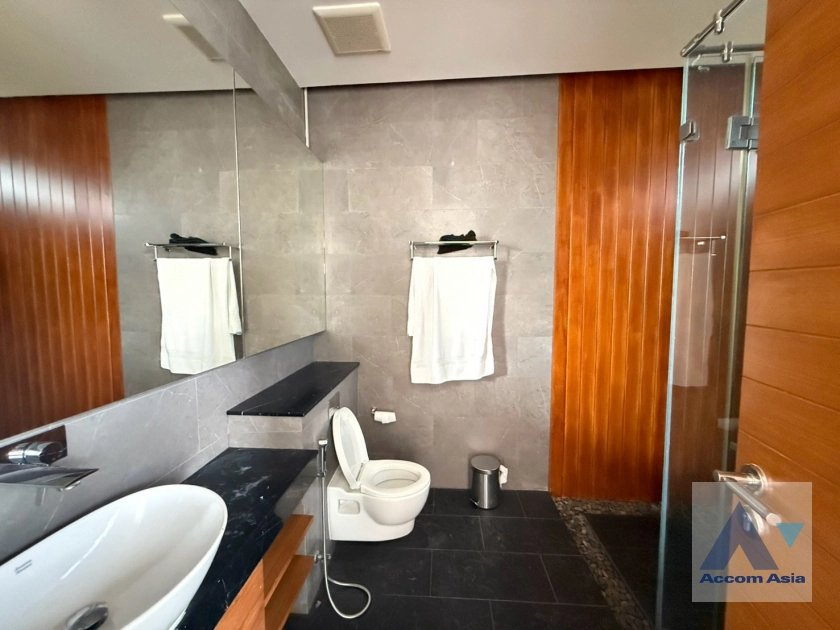 31  5 br House for rent and sale in Sukhumvit ,Bangkok BTS Phra khanong AA43456