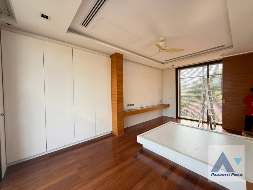 21  5 br House for rent and sale in Sukhumvit ,Bangkok BTS Phra khanong AA43456