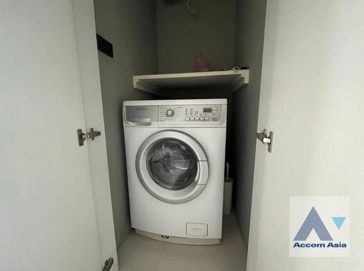 10  2 br Condominium For Rent in Silom ,Bangkok BTS Chong Nonsi at M Silom AA43459