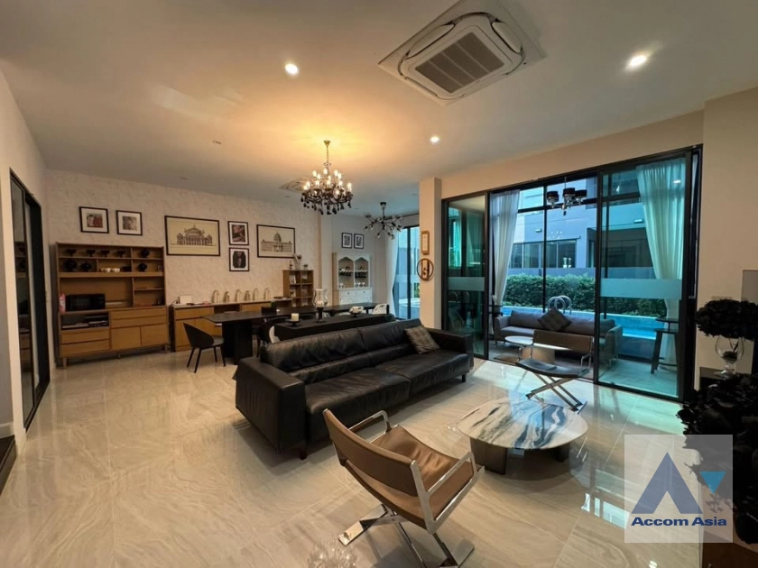 unitPrivate Swimming Pool |  5 Bedrooms  House For Rent in Lat Phrao, Bangkok  (AA43474)