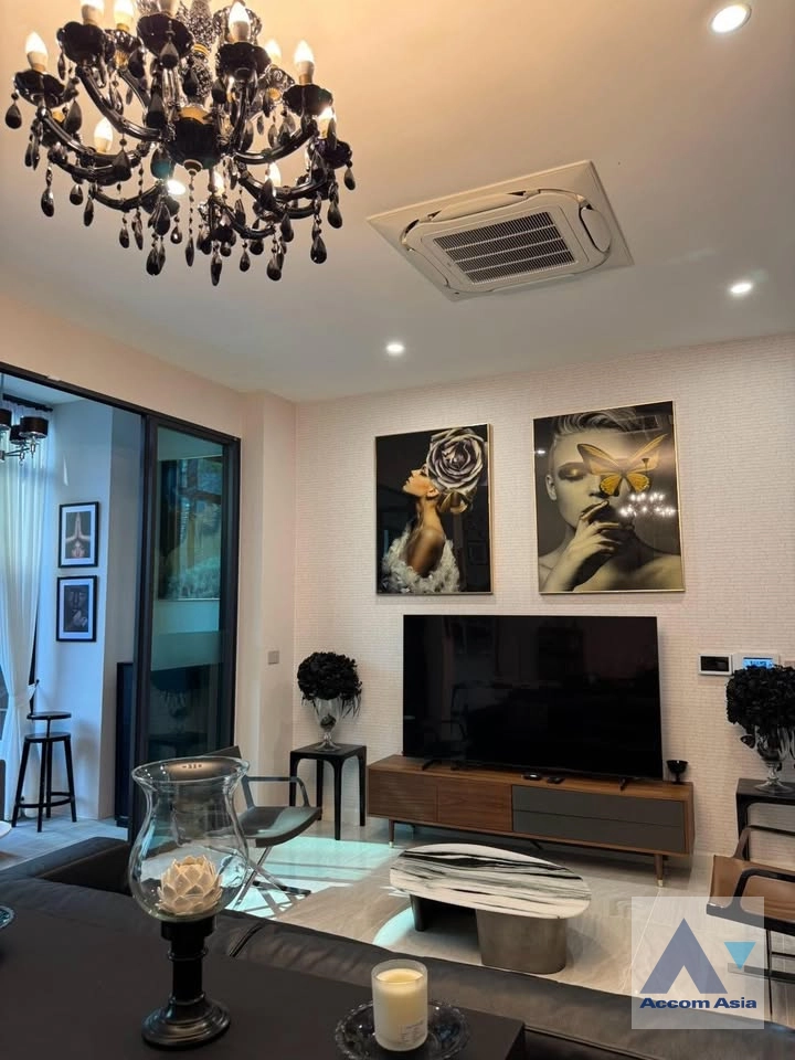 unitPrivate Swimming Pool |  5 Bedrooms  House For Rent in Lat Phrao, Bangkok  (AA43474)