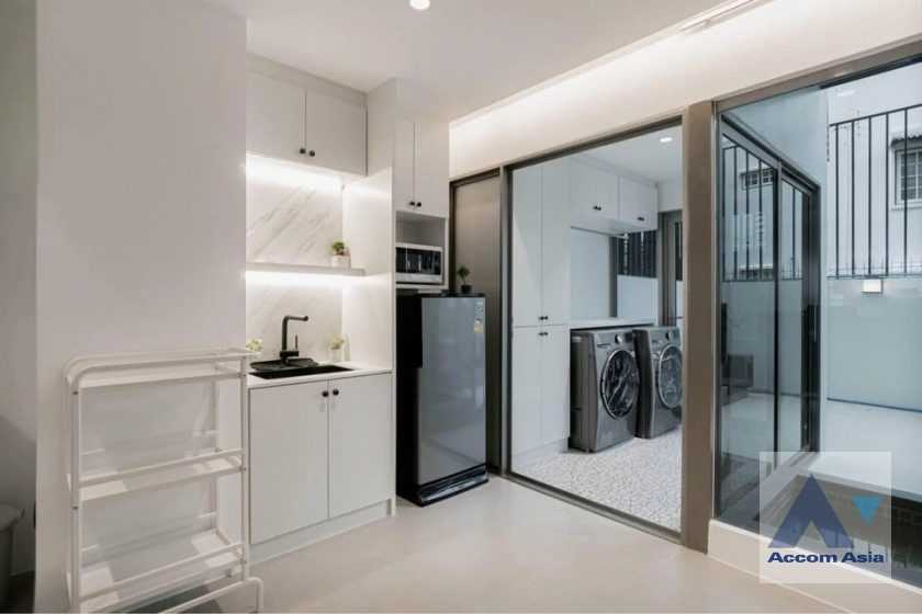 5  3 br House for rent and sale in Ratchadaphisek ,Bangkok MRT Lat Phrao at Luxury House AA43482