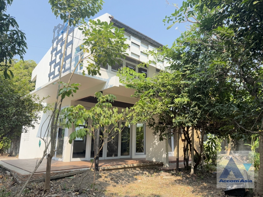 unit 6 Bedrooms  House For Rent in Lat Phrao, Bangkok  (AA43483)