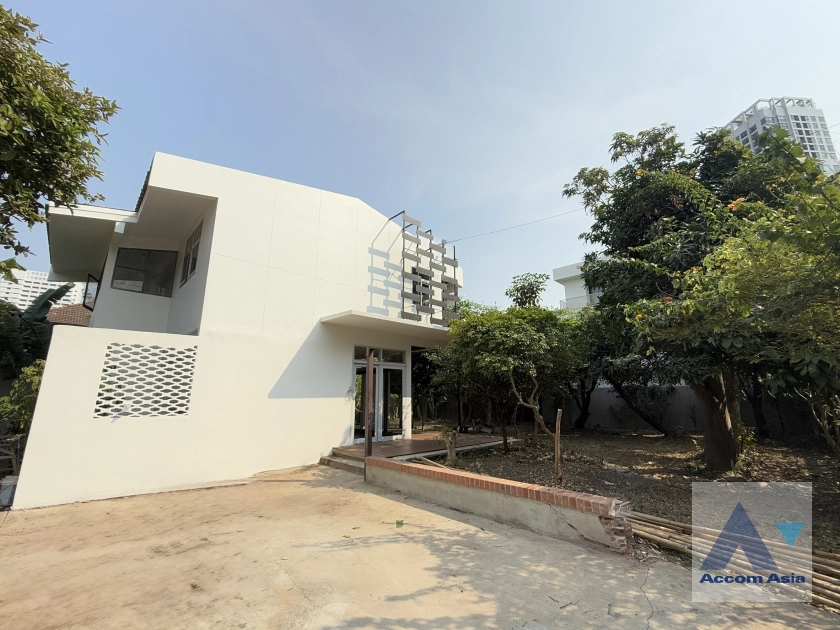 9  6 br House For Rent in Lat Phrao ,Bangkok  AA43483