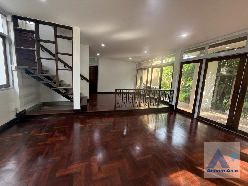 unit 6 Bedrooms  House For Rent in Lat Phrao, Bangkok  (AA43483)
