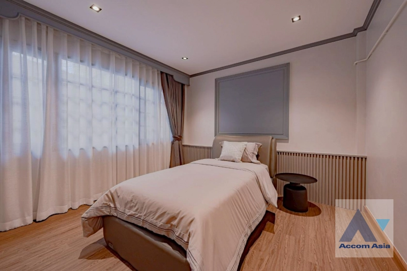 37  5 br House for rent and sale in Sukhumvit ,Bangkok BTS Punnawithi AA43488