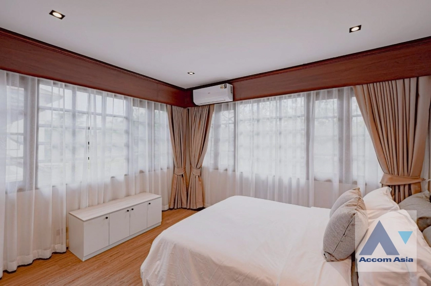 32  5 br House for rent and sale in Sukhumvit ,Bangkok BTS Punnawithi AA43488