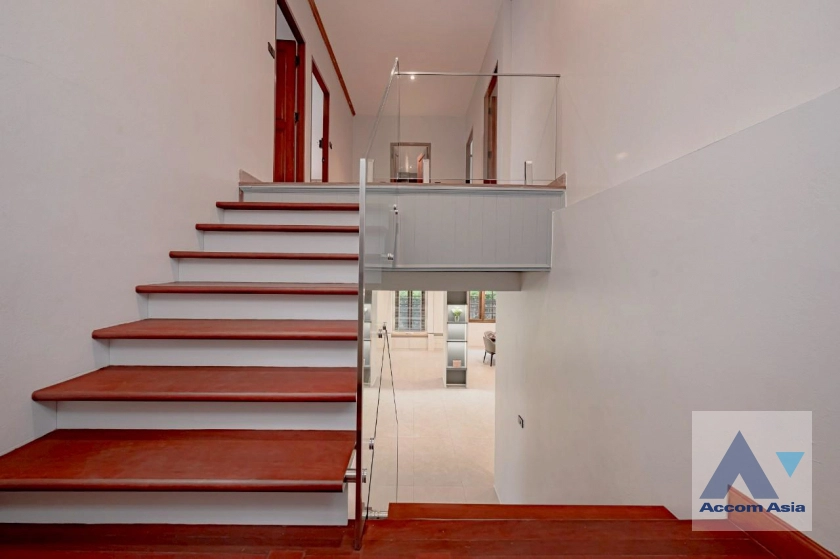 42  5 br House for rent and sale in Sukhumvit ,Bangkok BTS Punnawithi AA43488