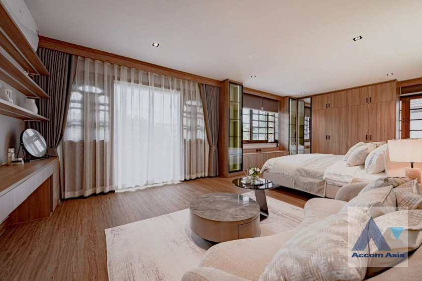 24  5 br House for rent and sale in Sukhumvit ,Bangkok BTS Punnawithi AA43488