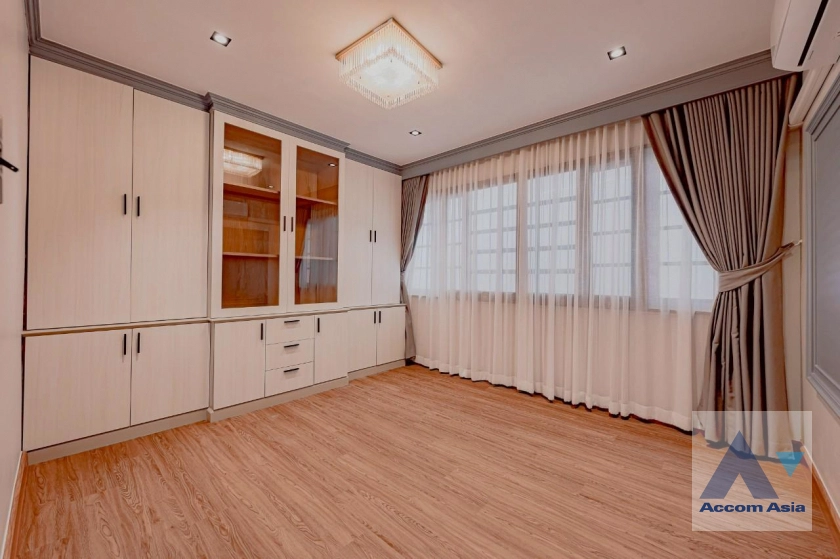 36  5 br House for rent and sale in Sukhumvit ,Bangkok BTS Punnawithi AA43488