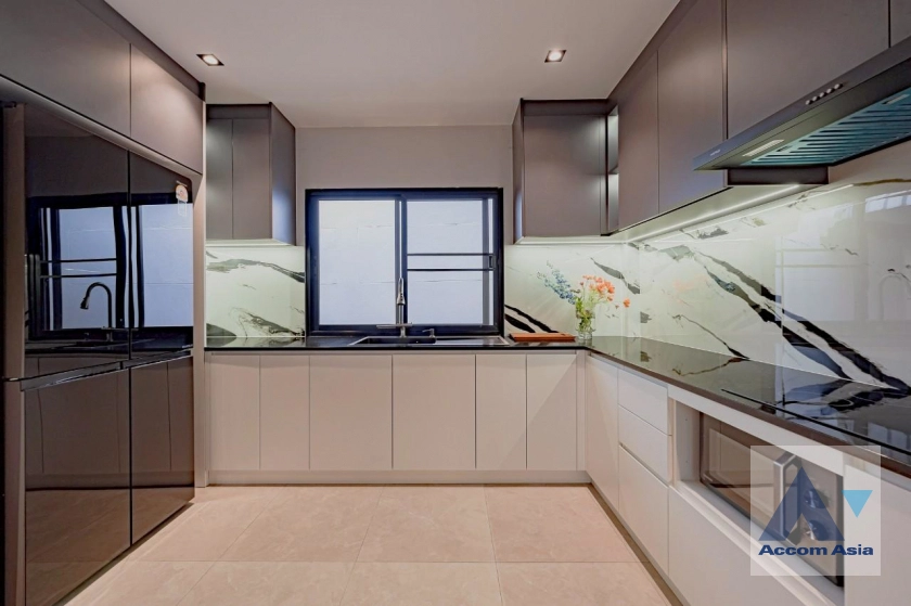 20  5 br House for rent and sale in Sukhumvit ,Bangkok BTS Punnawithi AA43488