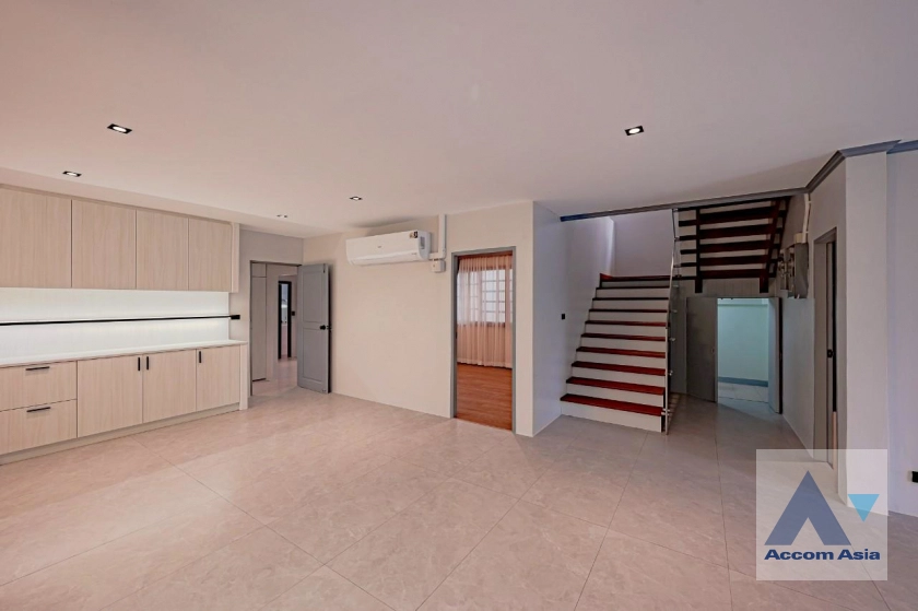 15  5 br House for rent and sale in Sukhumvit ,Bangkok BTS Punnawithi AA43488