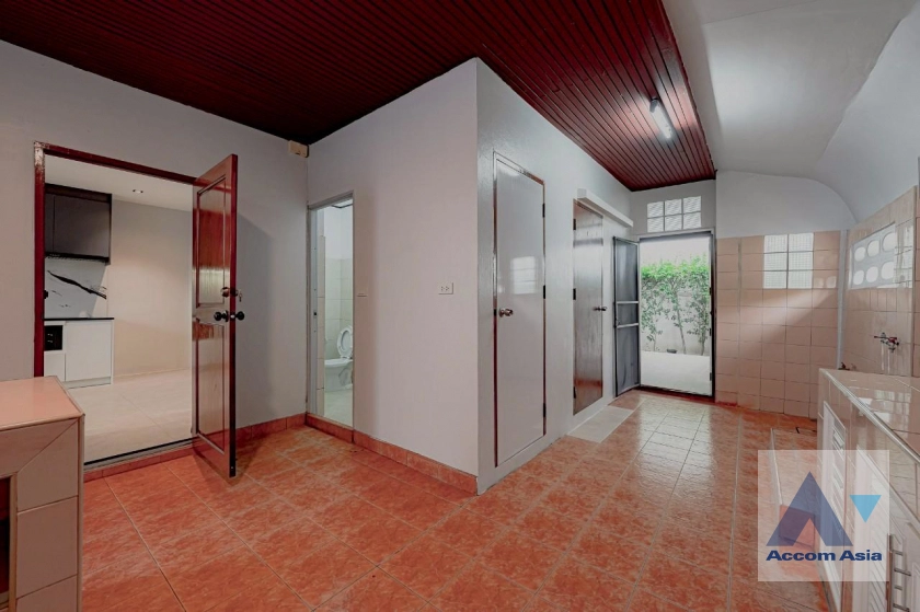 50  5 br House for rent and sale in Sukhumvit ,Bangkok BTS Punnawithi AA43488