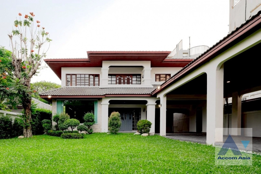  2  5 br House for rent and sale in Sukhumvit ,Bangkok BTS Punnawithi AA43488