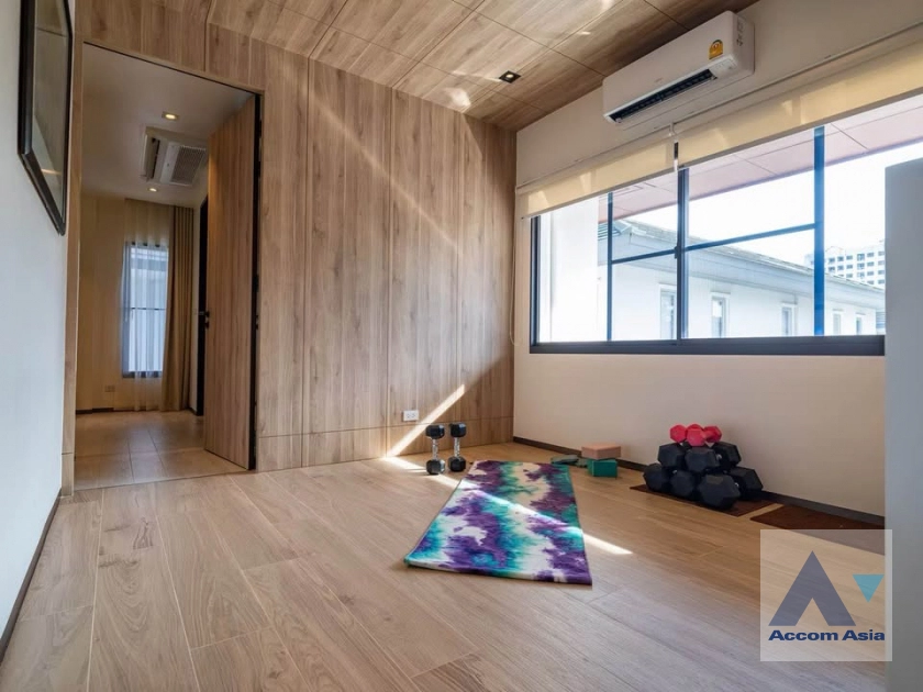 15  3 br House for rent and sale in Pattanakarn ,Bangkok  at Noble Thara Phatthanakan Village AA43496