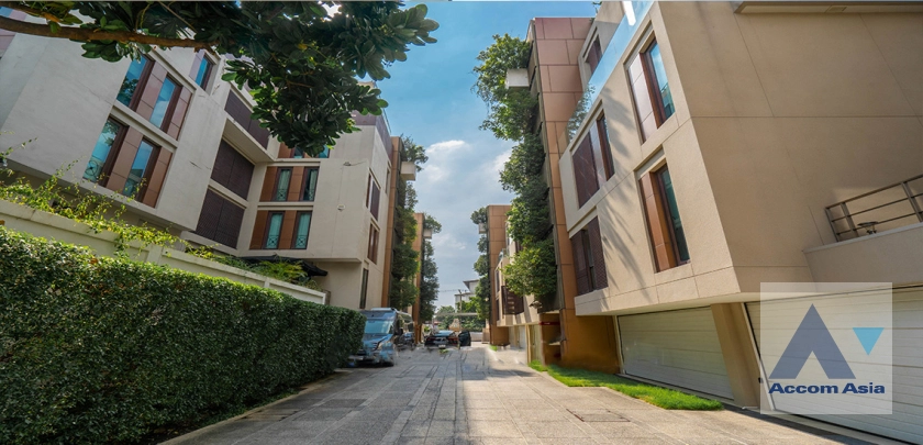 unitPrivate Swimming Pool | Modern condo in peaceful city-center location (AA43503)