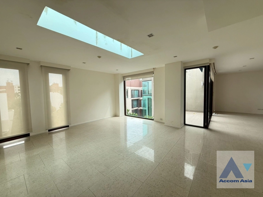 unitPrivate Swimming Pool | Modern condo in peaceful city-center location (AA43503)