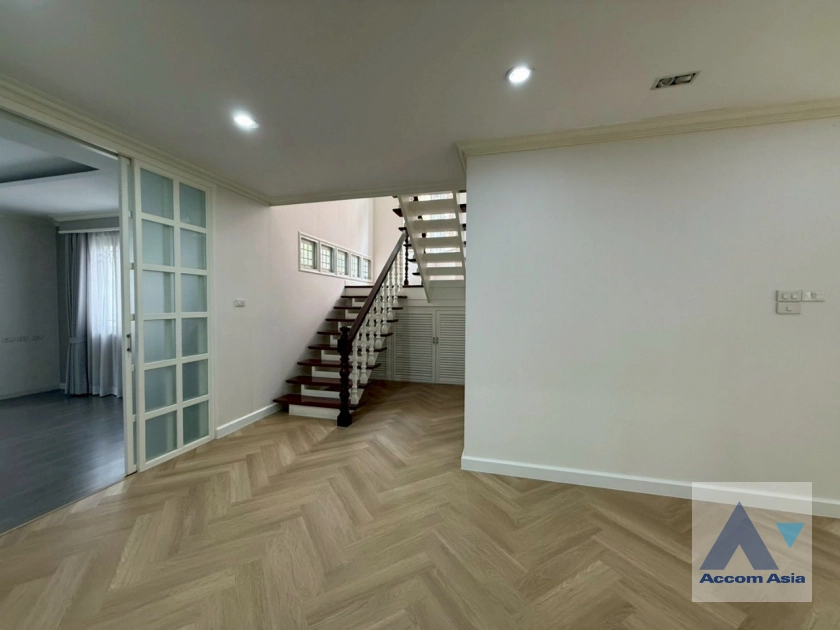 9  4 br House for rent and sale in Samutprakan ,Samutprakan BTS Bang Na at Lakeside Villa 1 AA43504