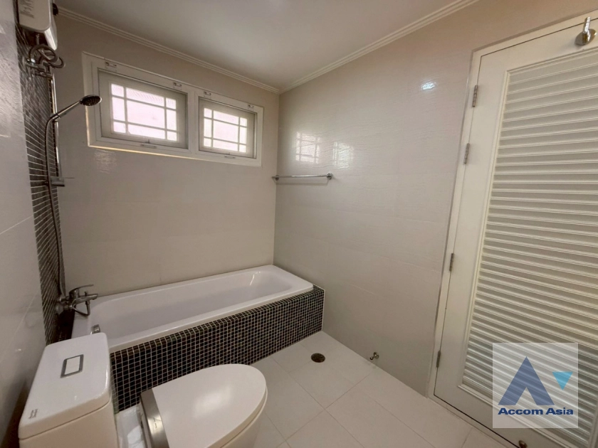 28  4 br House for rent and sale in Samutprakan ,Samutprakan BTS Bang Na at Lakeside Villa 1 AA43504