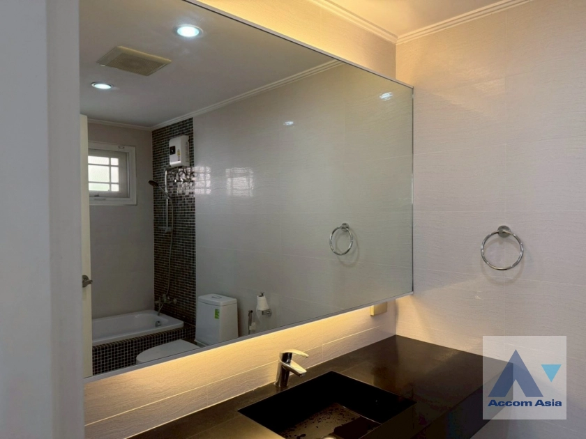 26  4 br House for rent and sale in Samutprakan ,Samutprakan BTS Bang Na at Lakeside Villa 1 AA43504